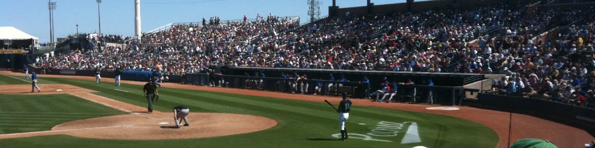 Near-Optimal Truthful Auction Mechanisms in Secondary Spectrum Markets